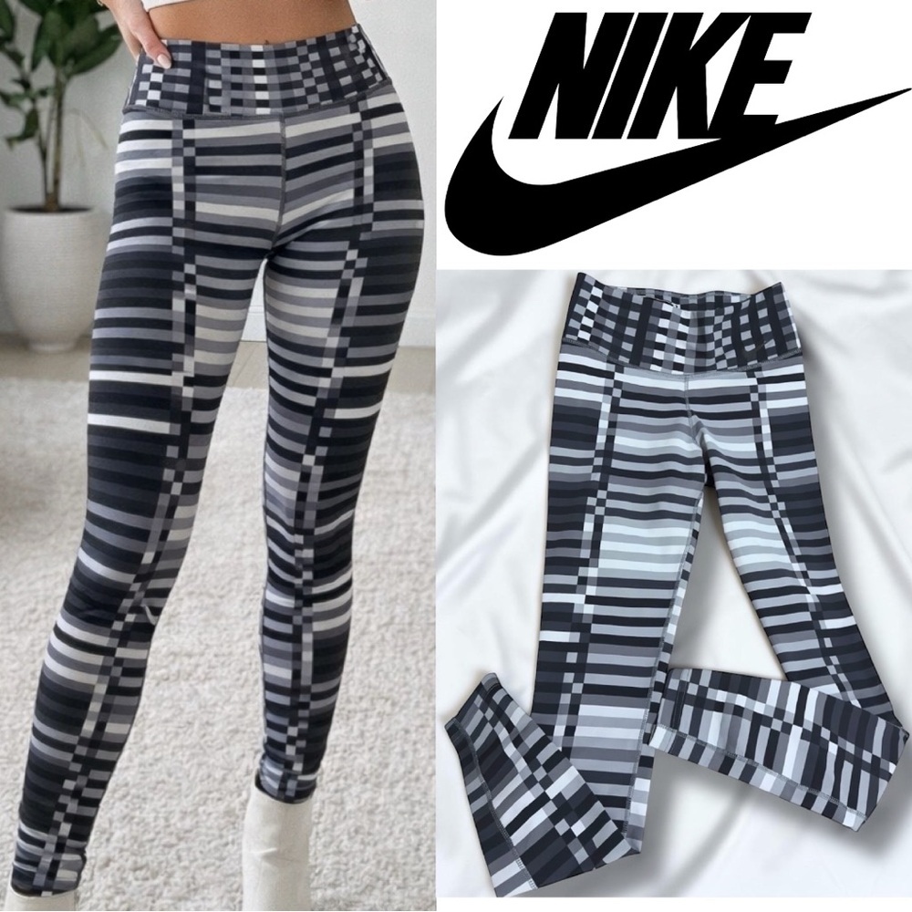 Nike | EUC Sri Lanka Black Gray Striped High-Waist HyperWarm Plaid Leggings (XS)